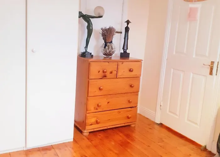 In 12 With Secure Parking Holiday home Dublin