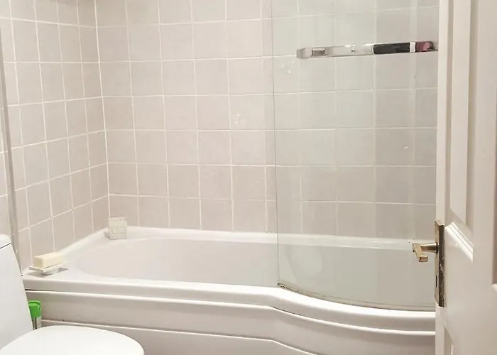 Holiday home In 12 With Secure Parking *